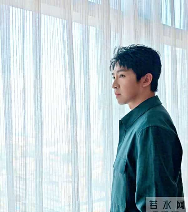 俞灏明38岁庆生照曝光！王晓晨亲昵叫“俞宝”，甜笑藏不住