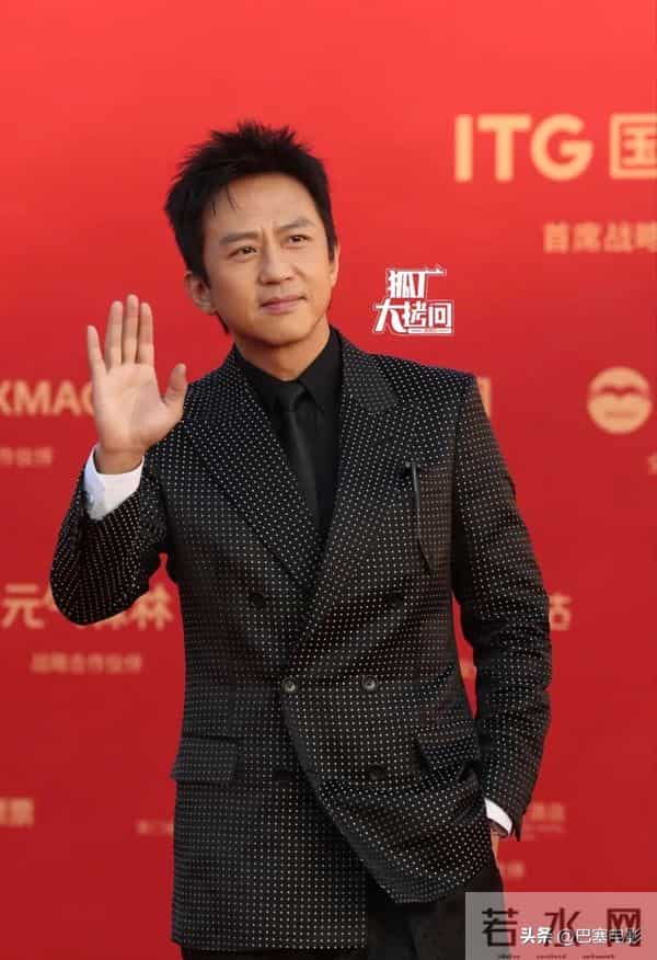 2025金鸡奖:千玺拿影帝,倪妮腰臀比惊人,辛芷蕾、关晓彤乱穿