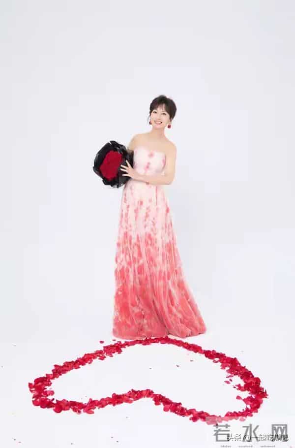 赵雅芝72岁了!生日写真曝光状态超年轻,活泼可爱美了一辈子