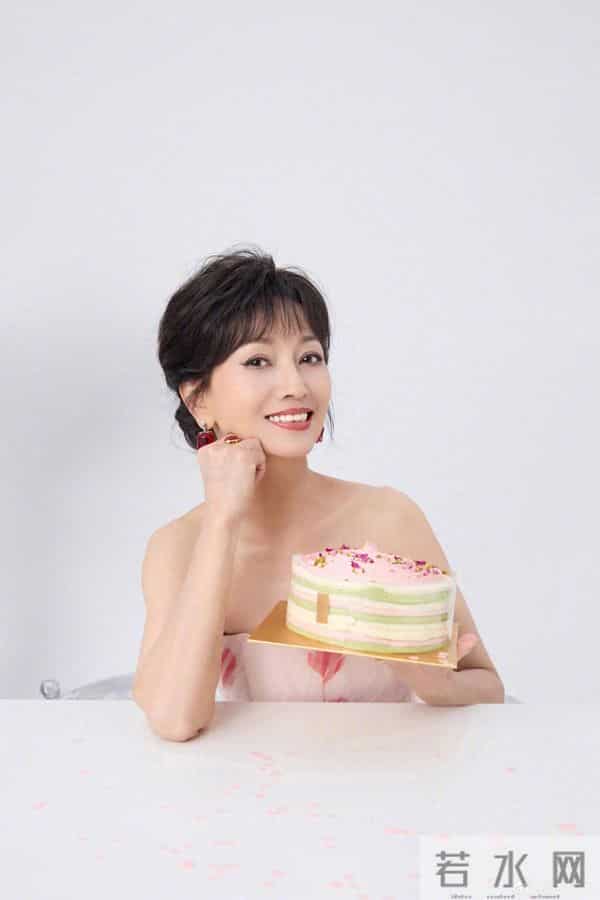 你敢信?赵雅芝71岁生日生图曝光,奶奶辈的年龄却是少女身材!