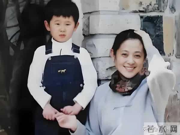 66岁倪萍公开给儿子催婚,26岁不结婚不恋爱,赚再多钱也没用