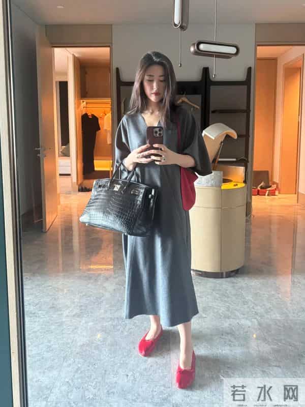 人老珠黄?41岁朱珠现身机场,白发明显皱纹也多,断崖衰老不敢认