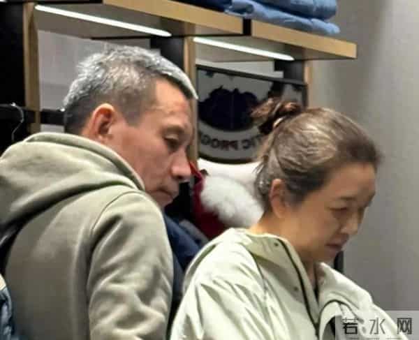 56岁江珊近照曝光！满头白发，皱纹明显！