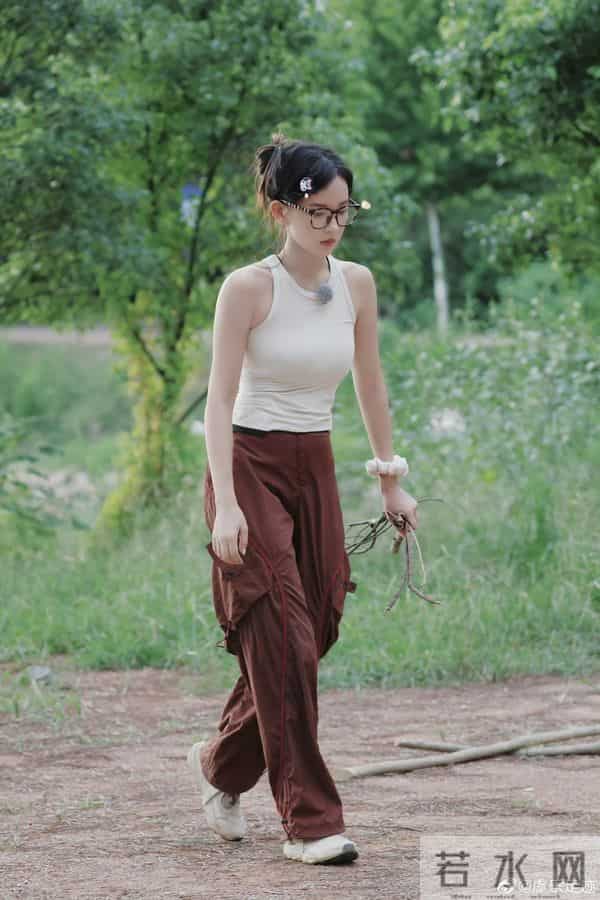 程潇节目照 身材还是那么好 状态看着还不错