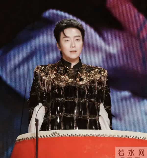 饭喂到嘴里都不会吃,不受戏曲圈待见的李玉刚 为自己的行为买了单