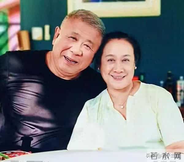 原来他俩才是夫妻，被老婆管一辈子68岁住着豪华别墅却仍坚持拍戏