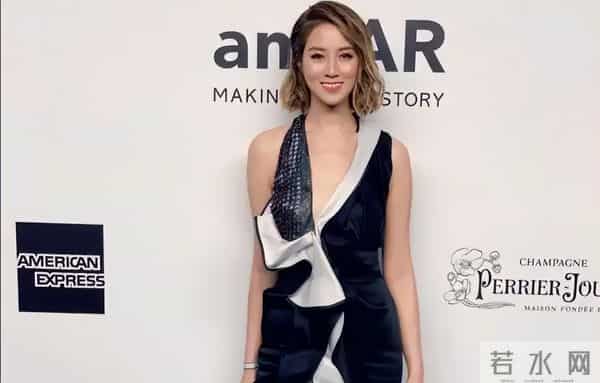 她14岁就长得“倾国倾城”，被富豪花7亿娶回家，8年生下4个娃