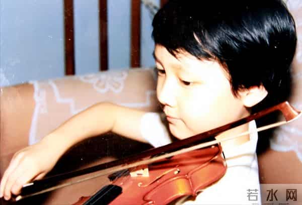 离婚四年，47岁冯绍峰再次官宣喜讯，活成了赵丽颖高攀不起的模样