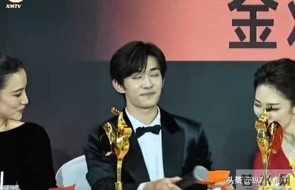 易烊千玺获影帝不到24小时,评论区一片骂声,恶心的一幕出现了