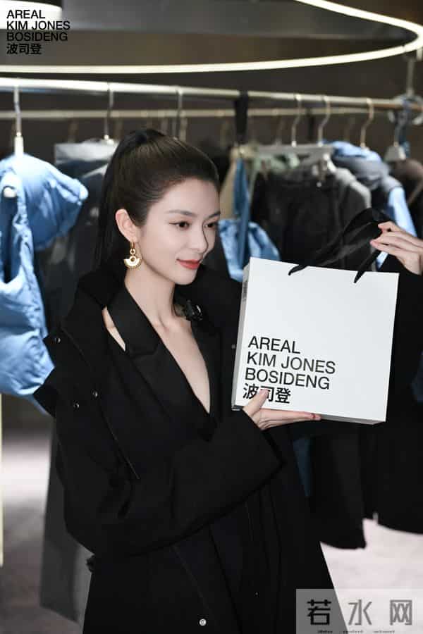 傅菁亮相波司登全新「AREAL」限时快闪店 对话杭州时尚kol