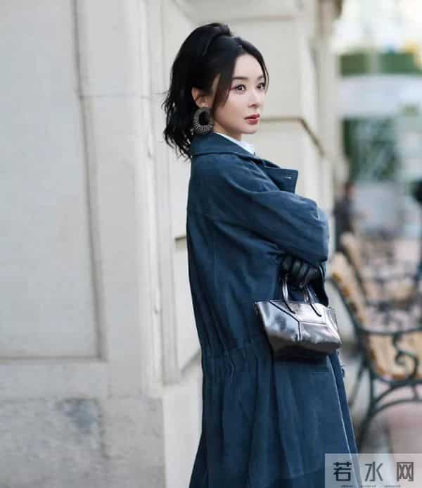 38岁袁姗姗也太会穿了吧！蓝色麂皮大衣美到挪不开眼