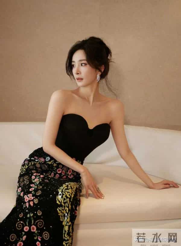 杨幂性感抹胸写真