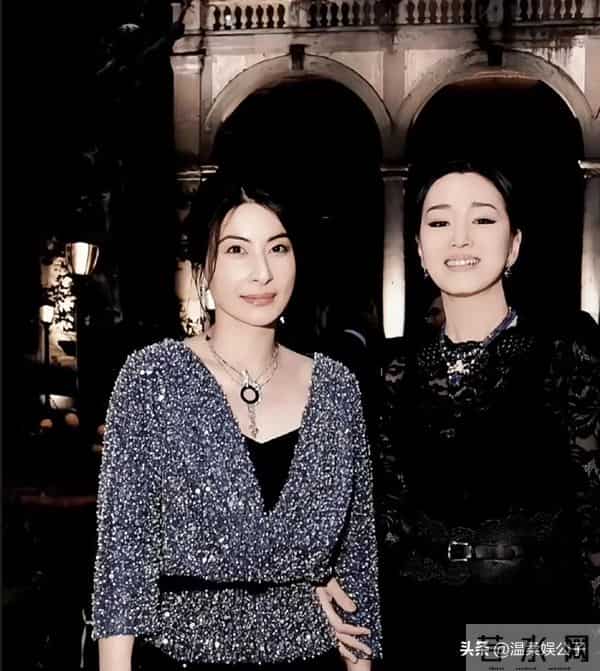天啊！看到郭晶晶和巩俐合影，才懂什么叫上等相貌，一点不输