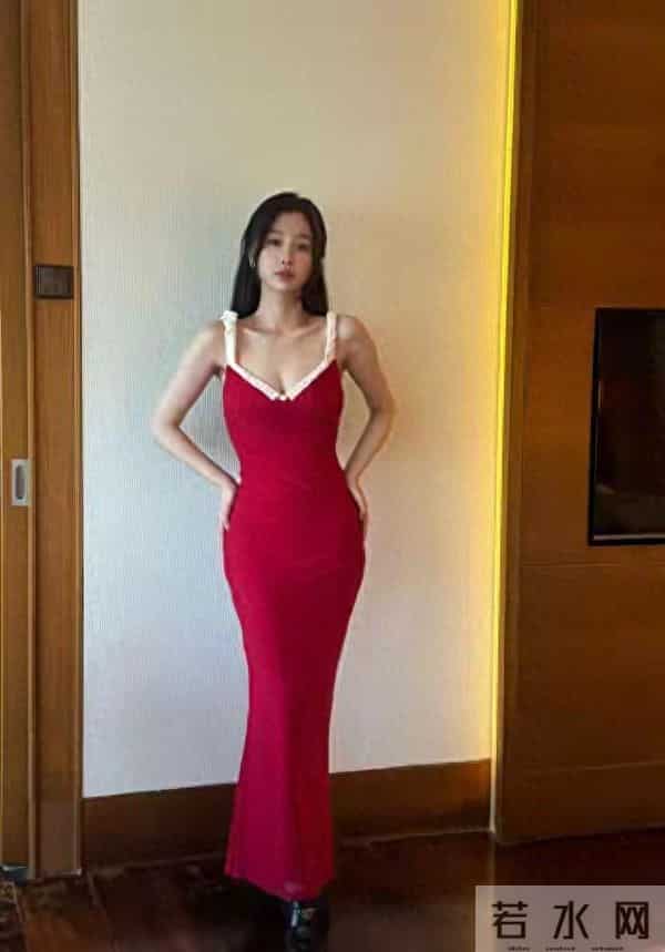 虞书欣杀疯了！红裙 “甜辣感” 焊死审美，这身材线条谁扛得住？