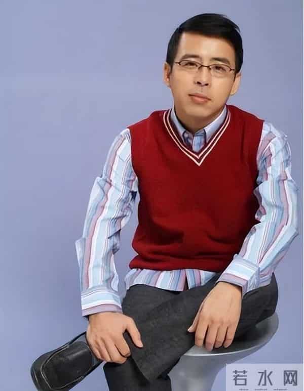 吃中国饭砸中国碗！扬言要让中国向世界道歉的阿丘，如今活成这样