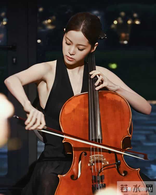 欧阳娜娜—珍藏性感照：从“少女”到“纯欲”！这组图太顶了