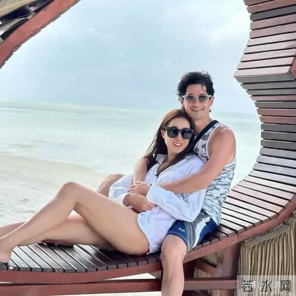 钟嘉欣婚变风波升级！曝其签婚前协议被骗婚，狂接工作争抚养权