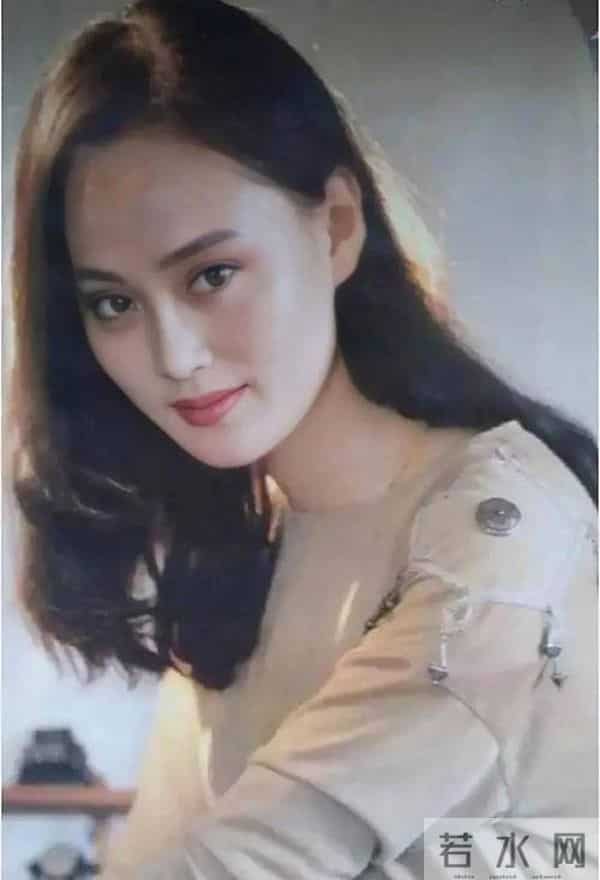 一场生日,戳穿45岁宋佳的江湖地位,人民日报的评价有人信了