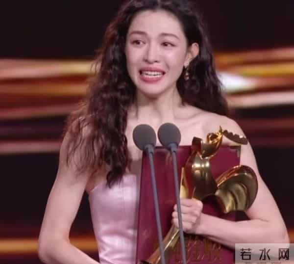 继抢C位后，钟楚曦再次让所有人刮目相看，32岁的她到底什么来头