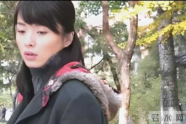 她26岁夺双料影后,二婚嫁靳东高龄产子,48岁活成这般模样