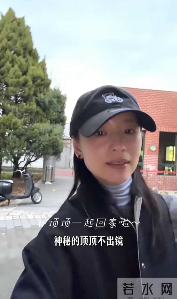 董洁为儿子做丰盛晚餐,16岁顶顶不愿出镜,投喂妈妈好nv暖心