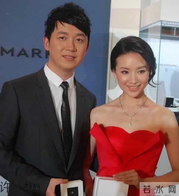 离婚13年后，51岁潘粤明再次官宣喜讯，成为前妻需要仰望的存在