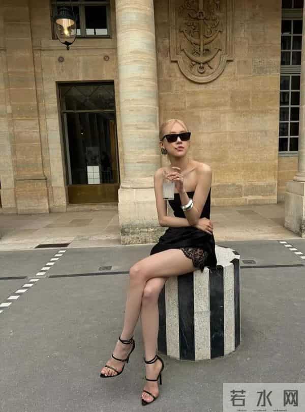 这身搭配，只有朴彩英能驾驭得如此浑然天成！