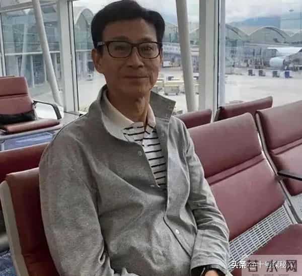 3段婚史4个女儿，靠妻上位却婚内出轨，曾抛妻弃女的他今过得怎样