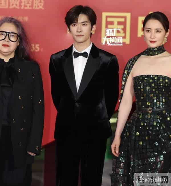 2025金鸡奖:千玺拿影帝,倪妮腰臀比惊人,辛芷蕾、关晓彤乱穿