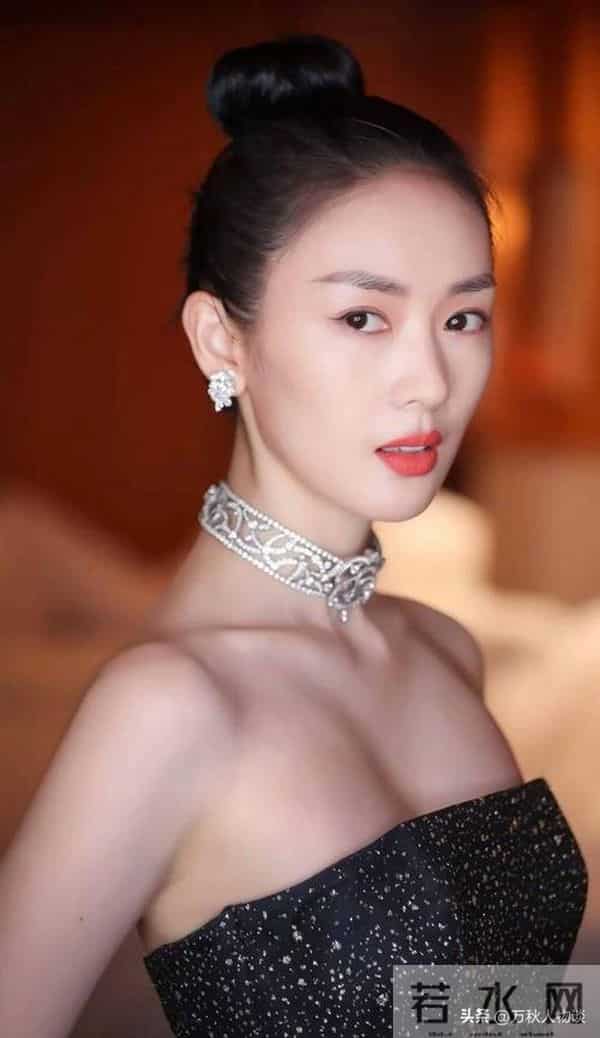 分手22年，被暴打的童瑶再次官宣喜讯，成为张默高攀不起的存在！