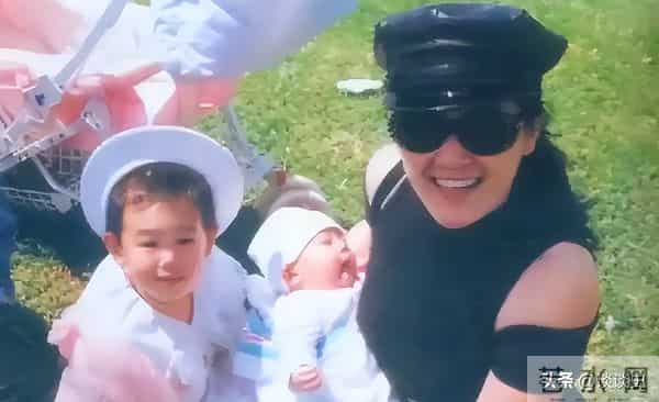 母亲是影后，丈夫是著名演员，公公是央视名嘴，34岁的她在当网红