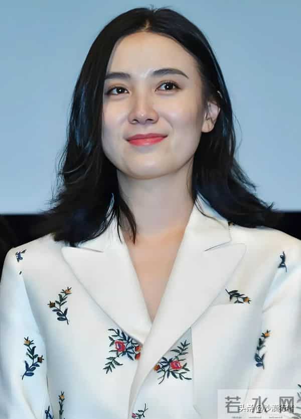 宋佳年轻的时候,和现在差别真的大,差点没认出来,眼睛太有神了