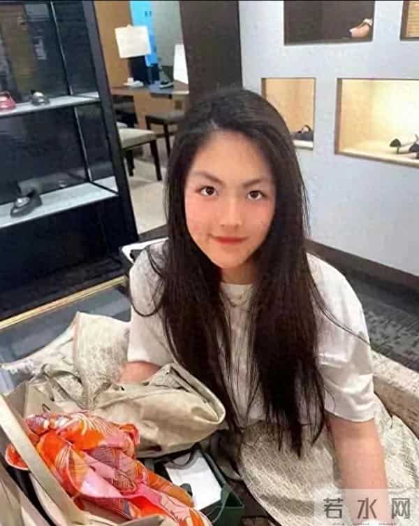 李湘在平台晒自家北京小院，大到让网友以为是景区，真的太有钱了