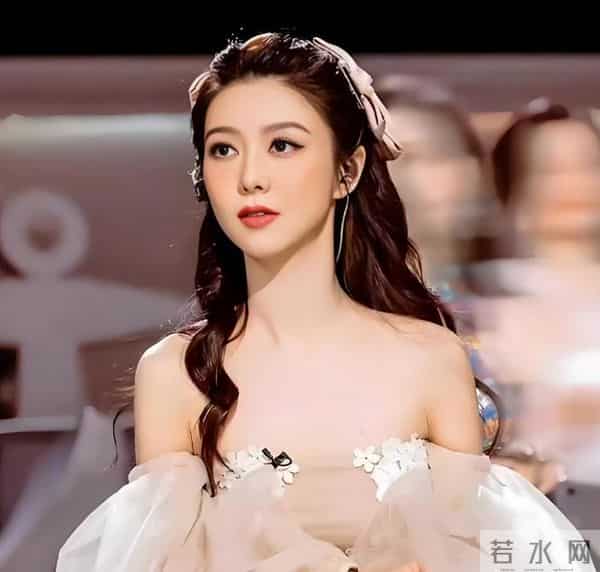 “香港最后一个天后”，被拍到和黑人出入酒店，如今44岁孤身一人