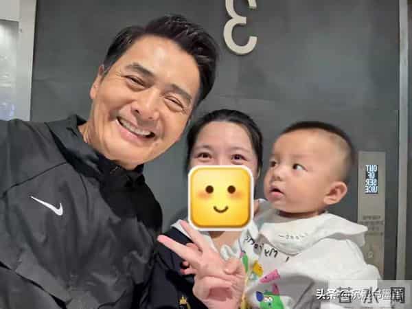 70岁周润发“逆生长”！染黑发刮胡子胖20斤 梦回上海滩 小孩看呆了