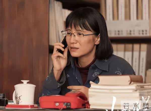 一场生日,戳穿45岁宋佳的江湖地位,人民日报的评价有人信了