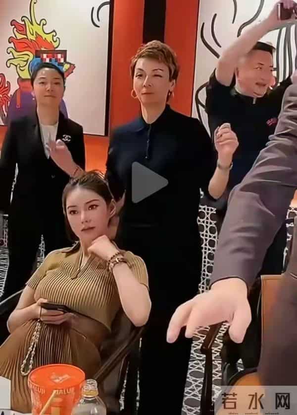 小S惊艳出席活动,马筱梅反照顾大S孩子,原来生前亲妈委托过