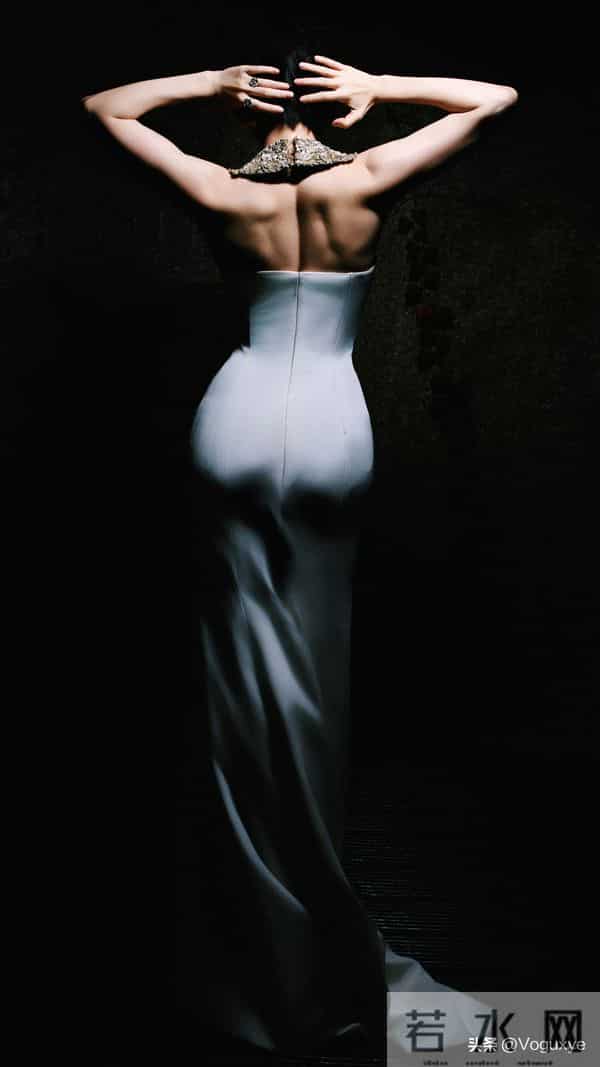 倪妮这个背部线条