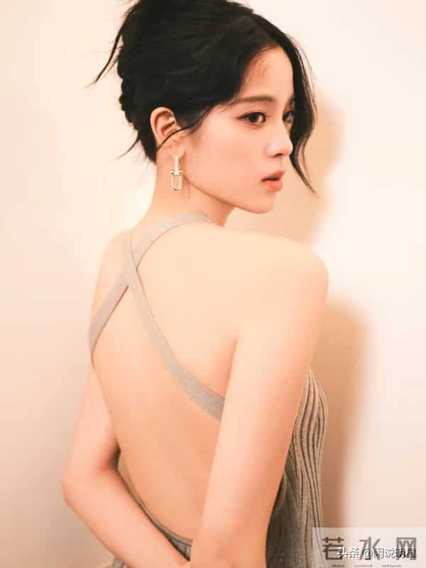 欧阳娜娜—珍藏性感照：从“少女”到“纯欲”！这组图太顶了