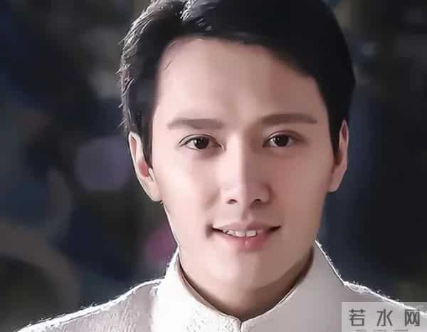 离婚四年，47岁冯绍峰再次官宣喜讯，活成了赵丽颖高攀不起的模样