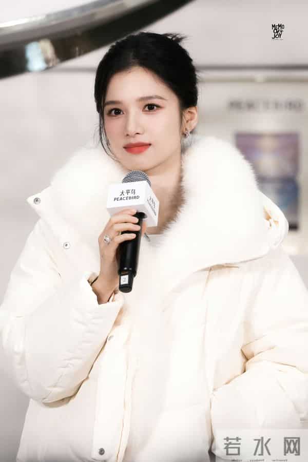 张婧仪亮相太平鸟活动!糯米团子般软糯可爱,冬日温婉气质太治愈