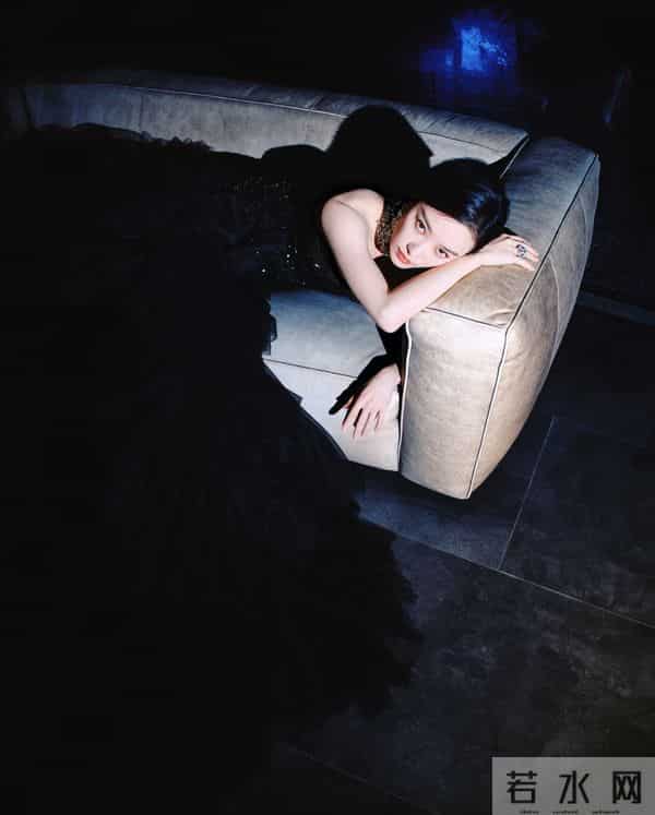 倪妮金鸡奖闭幕黑天鹅造型