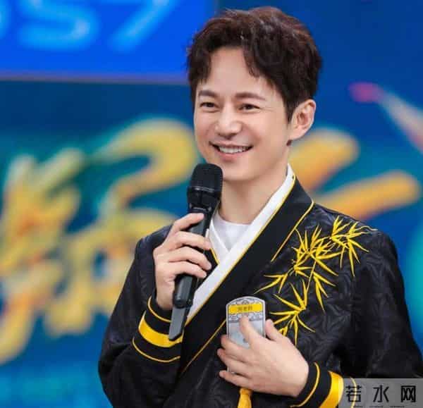 51岁无妻无子、半退休,看"老好人"何炅的现状,尴尬处境藏不住了