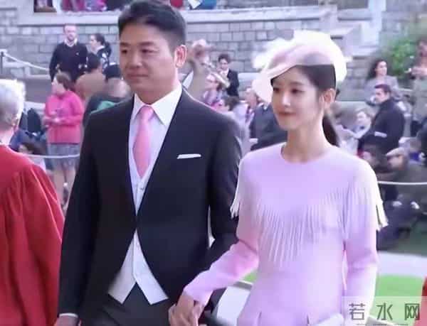 婚变风波半月后，章泽天喜提新身份，彻底揭露了刘强东的尴尬处境