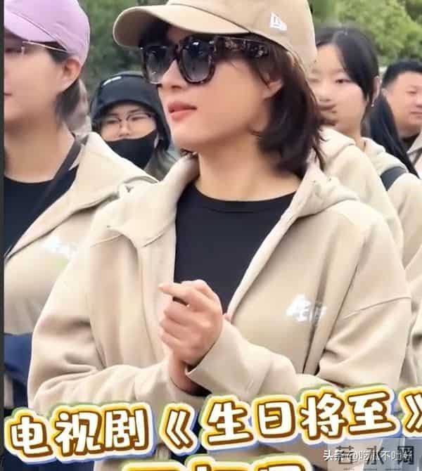 全家移民真相大白五月后，46岁的邓超传来喜讯，一点也不意外！