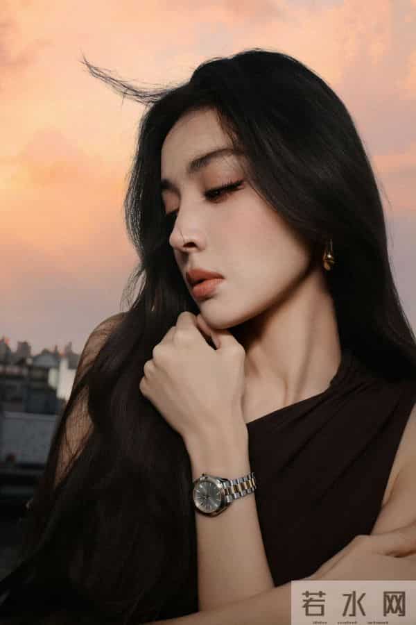 古力娜扎斜肩连衣裙,绝美