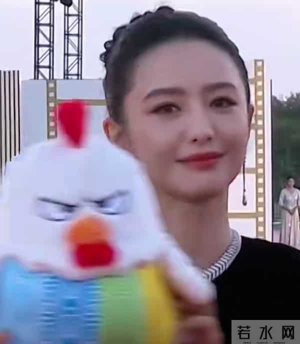 精修图VS生图:关晓彤膀大腰圆,倪妮老气了不少,辛芷蕾选错裙子