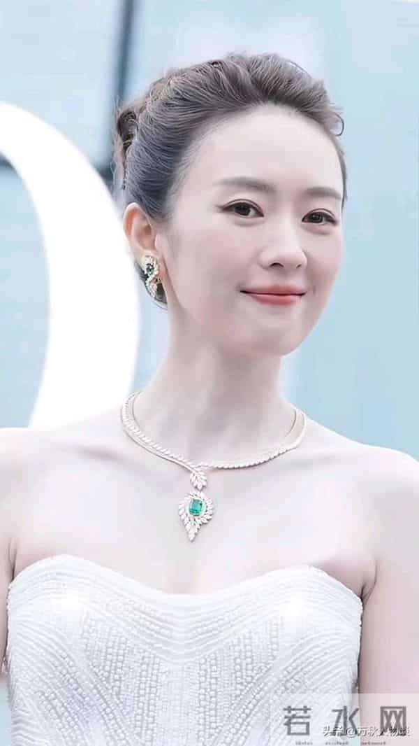 分手22年，被暴打的童瑶再次官宣喜讯，成为张默高攀不起的存在！