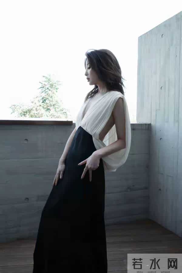 殷桃这身材看起来确实是太美了，不过这大体格子看起来非常健康