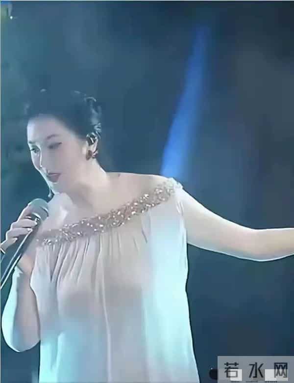 救命！现在看演唱会都这穿搭？是我跟不上潮流了？